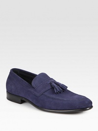 A refreshingly modern update to the traditional moccasin design in smooth suede with front tassel and fringe detail.Suede upperPadded insoleLeaher soleMade in Italy A refreshingly modern update to the traditional moccasin design in smooth suede with front tassel and fringe detail.Suede upperPadded insoleLeaher soleMade in Italy