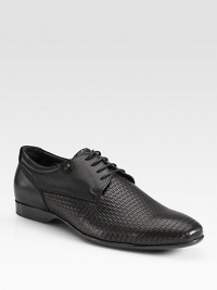 Elegance and style defines this classic lace-up crafted in fine leather.Leather liningPadded insoleRubber soleImported