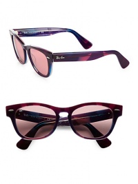 A nylon style in a signature design. Available in havana with crystal green lens or rose-purple with rose lens. Logo temples100% UV protectionMade in Italy A nylon style in a signature design. Available in havana with crystal green lens or rose-purple with rose lens. Logo temples100% UV protectionMade in Italy