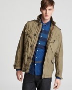 A sharp field jacket in comfortable cotton for a rugged handsomeness that announces your presence in style.