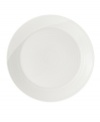 White dinnerware that's perfect for every day. The 1815 dinner plates from Royal Doulton feature sturdy porcelain streaked white on white for serene, understated style.