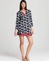A jaunty flag print and a patriotic color palette infuse this Vineyard Vines coverup with vintage Americana. Slip the style over a swimsuit for beach chic, then transition it into evening with crisp white denim.