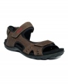 Built to tackle everything from mountains and woods to beaches and streets, these all-terrain strap-on men's sandals from Ecco will take you where you need to go with a little adventure in every step.