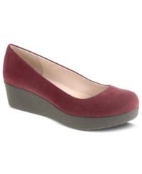 Walking tall will be a breeze once you slip on the Roxanna platform flats by Chinese Laundry. Walking tall will be a breeze once you slip on the Roxanna platform flats by Chinese Laundry.