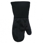 Heat resistant without being bulky, this mitt is silicone treated for great grip control. A flannel lining and elongated arm provide padded protection and added piping in the wrist offers a snug fit to prevent shifting.
