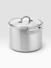 An elegant, professional-grade roasting pan is manufactured with exclusive multi-ply construction, a specially designed combination of stainless steel and aluminum alloys for lifetime performance, durability An elegant, professional-grade roasting pan is manufactured with exclusive multi-ply construction, a specially designed combination of stainless steel and aluminum alloys for lifetime performance, durability