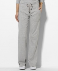 A lounge pant is tailored from ultra-soft cotton, finished with an elastic waistband and relaxed fit for the ultimate in style and comfort. A lounge pant is tailored from ultra-soft cotton, finished with an elastic waistband and relaxed fit for the ultimate in style and comfort.