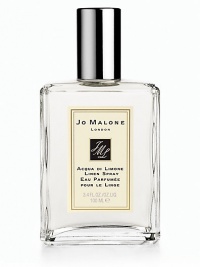 Scent Surround Spray may be used to scent the skin as well as to extend fragrance to linens and soft furnishings. Pure and inviting, Acqua di Limone brings the revitalising scent of lime to life. 3.4 oz. Scent Surround Spray may be used to scent the skin as well as to extend fragrance to linens and soft furnishings. Pure and inviting, Acqua di Limone brings the revitalising scent of lime to life. 3.4 oz.
