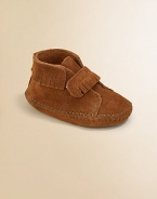 Classic moccasin stitching, fringe and an easy on/easy off grip-tape strap make this plush suede pair a must-have for baby.Grip-tape strap closureSuede upperSuede solePadded insoleImported