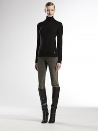 Extra-fine cashmere, in a sleek knit silhouette.TurtleneckLong sleevesSignature double-G detailCashmereDry cleanMade in ItalyModel shown is 5'11 (180cm) wearing US size Small. Extra-fine cashmere, in a sleek knit silhouette.TurtleneckLong sleevesSignature double-G detailCashmereDry cleanMade in ItalyModel shown is 5'11 (180cm) wearing US size Small.