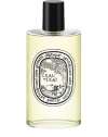 An ode to the sun and to the Dolce Vita of summer siestas under the shade of a southern Italian grove. Among the citrus fruit is set a fresh picked, sparkling and clear bergamont. The scent of neroli rises to kindle the middle notes of orange blossom, Egyptian geranium, white musk and vibrant cedar wood. 