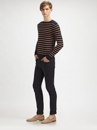 Modern wardrobe essential exudes confidence and effortless style, woven in fine wool.CrewneckRibbed collar, cuffs and hemWoolMachine washImported