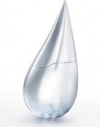A sophisticated, sensual fragrance with a climate all its own. Top notes: Crisp Green Apple, Verbena Flower, Calabrain Bergamot Heart notes: Dewfruit Berry, Plum, Gardenia, Tuberose Base notes: Red Sandalwood, Tonka Bean, Vanilla, Patchouli Sleek silver metal bottle captures the shape of a rain drop 