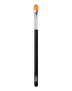 PINCEAU PLAT RETOUCHESCustom-designed to provide women with proper tools for a faster, more professional makeup application. Each brush is designed with only the finest quality of hairs and a delicately weighted handle to provide the necessary balance for professional and precise makeup application. Brush Type: Nylon brush to smooth concealer on wide areas and hard-to-reach places for naturally flawless skin.