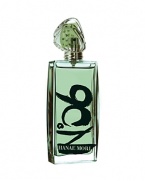 Bergamot and mandarin blends with blackcurrant to intensify the fruity freshness of the top note. The bouquet of jasmine, orange blossom and peony highlights the elegant floral notes. Modern musks fuse with sandalwood to enhance the warmth and sensuality of this delicate and feminine fragrance.
