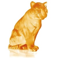 The sitting tiger in amber crystal, a color reminding of fire, glimmers with changing reflections, from amber to cognac, making each piece unique. Described as brave, impulsive and solitary, the sitting tiger, both proud and haughty, has the power and grace of the great felines. Imposing and majestic, this crystal feline of satin finished amber crystal is a symbol of power and virility. The sitting tiger in amber crystal, a color reminding of fire, glimmers with changing reflections, from amber to cognac, making each piece unique. Described as brave, impulsive and solitary, the sitting tiger, both proud and haughty, has the power and grace of the great felines. Imposing and majestic, this crystal feline of satin finished amber crystal is a symbol of power and virility.