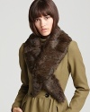 The ultimate in Burberry luxury, this plush fur stole delivers retro-inspired glamour that works for every day.