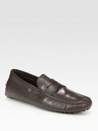 An easy-going moccasin style is crafted with great detail in fine leather. Leather lining Driver sole Made in Italy 
