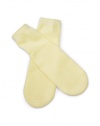 Soothe and recondition feet and calves by using a revolutionary gel technology that forms a contouring moisture wrap. These socks deliver a continual, intense treatment to feet in need. The gel lining nurtures and deeply moisturizes without leaving a residue on skin. The difference in skin condition is immediate--feet, heals and calves feel soft, nourished and relaxed.