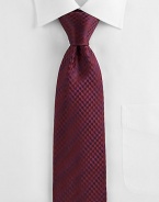 A singular look in Italian silk with tiny chevron detail. Silk Dry clean Made in Italy 