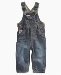 Cowboy up! Show off his country side in these adorable denim overalls from Guess. Cowboy up! Show off his country side in these adorable denim overalls from Guess.