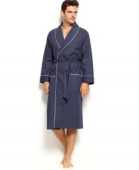 Cover yourself in coordinated style. This Nautica robe perfectly complements what will be your new favorite pair of pajamas.