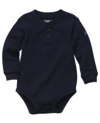 Casual and relaxed will be the name of his game in this henley bodysuit from Osh Kosh. Casual and relaxed will be the name of his game in this henley bodysuit from Osh Kosh.
