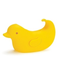 A spout cover that brightens up the bath while keeping baby's head safe from bumps. The sleek design includes an adjustable strap that fits snugly on most tub spouts, and a tail that's also a handy hook, so that Ducky can hang around when bathtime's done. A spout cover that brightens up the bath while keeping baby's head safe from bumps. The sleek design includes an adjustable strap that fits snugly on most tub spouts, and a tail that's also a handy hook, so that Ducky can hang around when bathtime's done.