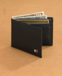 Smooth leather and fine details make this slim passcase wallet a must-have for any guy. Smooth leather and fine details make this slim passcase wallet a must-have for any guy.