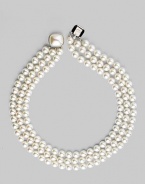 Classic and elegant, organic man-made nested pearl necklace with mabe pearl clasp. 8mm organic round white pearl 18k gold vermeil Length, about 16 Square mabe pearl clasp Made in Spain