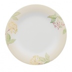 The Green Garland collection is composed of pure white fine china. Each piece features a light, fresh floral treatment in soft shades of green and yellow. Shape is always important and Villeroy & Boch, offering tableware pieces in this collection in round or oblong to create a decidedly modern approach.