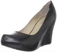 Kenneth Cole REACTION Women's True Fate Platform Pump