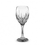Baccarat has been synonymous with exceptional crystal for nearly 250 years. Handcrafted with meticulous detailing, the Jupiter red wine glass brilliantly disperses light for an elegant and radiant addition to your table.