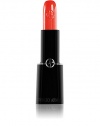 Premiering a cutting edge color formulation process: the Color Shine Moisture Polymer, a revolutionary component able to retain twice its volume of water, enhance color luminosity while locking in hydration on the lip surface for over 8 hours. The result is a lipstick with a creamy texture, feather light and translucent, that is as hydrating as a balm. The brilliant bold color is wearable and chic. 