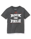 Crafted in a light, moisture-wicking fabric, this bold tee from Under Armour makes good on its promise to Rock the Field.