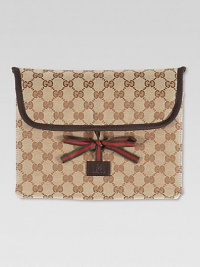 Nylon changing pad with grosgrain ribbon closure and trim, embossed with Gucci teddy bear and logo leather tab.18.5W X 26HNylonSpot cleanMade in Italy Nylon changing pad with grosgrain ribbon closure and trim, embossed with Gucci teddy bear and logo leather tab.18.5W X 26HNylonSpot cleanMade in Italy