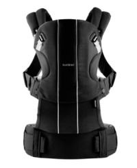 Keep your precious bundle close and comfy with the iconic design of this Babybjörn comfort carrier. Keep your precious bundle close and comfy with the iconic design of this Babybjörn comfort carrier.