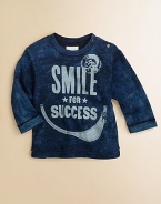 An ultra-cool tee for the hippest tots, featuring a happy smile.CrewneckLong sleevesShoulder buttonsCottonMachine washImported Please note: Number of snaps may vary depending on size ordered. 