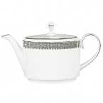 Platinum Lace features details reminiscent of the most delicate lacework, encircled by an elegant platinum border.