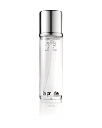 Fast, efficient and luxurious, this refreshing tonic instantly removes all traces of makeup from the face and eye zone in one step, without the use of water. In addition to its excellent cleansing properties, it softens the skin and helps to improve its water-retention capacity, which helps maintain an optimal moisture balance. It's ideal for women who want a quick makeover during the day. Leaves skin feeling clean, fresh, soft and supple with fast, non-foaming action. Infused with plant extracts to balance and tone the skin. Fast, efficient and luxurious, this refreshing tonic instantly removes all traces of makeup from the face and eye zone in one step, without the use of water. In addition to its excellent cleansing properties, it softens the skin and helps to improve its water-retention capacity, which helps maintain an optimal moisture balance. It's ideal for women who want a quick makeover during the day. Leaves skin feeling clean, fresh, soft and supple with fast, non-foaming action. Infused with plant extracts to balance and tone the skin.