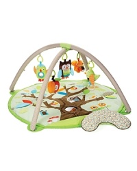 This adorable activity gym features soft linen and patterned arches and includes a matching supportive tummy time pillow. Five hanging toys attach loops offering irresistible multi-sensory play for baby at every stage of development. This adorable activity gym features soft linen and patterned arches and includes a matching supportive tummy time pillow. Five hanging toys attach loops offering irresistible multi-sensory play for baby at every stage of development.