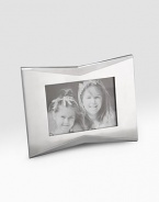 A classic frame in lustrous alloy metal is tweaked with a pinched detail and fits a vertical or horizontal photo. Accommodates a 5 X 7 photograph Wipe clean Imported 