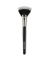 Laura Mercier Fan Powder Brush, specifically designed to be used with the Invisible Loose Setting Powder, lightly sweeps setting powder onto skin to help create a soft focus effect, diminishing the look of fine lines and imperfections while visibly smoothing skin.