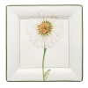 This fresh pattern blooms year round with a charming daisy. Mix and match with other flowers from the collection and finish the look with the complementing grassy green dinner plate.