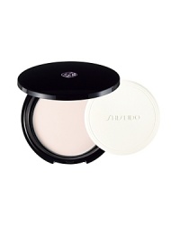 An extraordinarily smooth powder that matches every skin tone. Maintains foundation finish while keeping skin moist. Applies as an even, light veil that minimizes the appearance of lines and pores. Contains Super Oil-Absorbing Powder to absorb excess oil and prevent makeup from creasing for a beautiful finish that lasts all day. An extraordinarily smooth powder that matches every skin tone. Maintains foundation finish while keeping skin moist. Applies as an even, light veil that minimizes the appearance of lines and pores. Contains Super Oil-Absorbing Powder to absorb excess oil and prevent makeup from creasing for a beautiful finish that lasts all day.