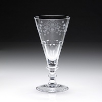 Bunny is an elegant pattern originating from the late 18th century. The rosette motif was very popular at that time and Bunny continues today as a favorite pattern for brides. It has a beautiful combination of delicate engraving and flat cuts. The shape lends itself to both formal and informal settings.