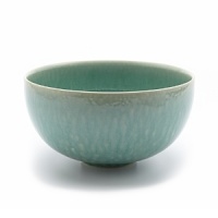 Display the fruits of your culinary labor in this attractive and elegant, softly toned serving bowl from Jars. Display the fruits of your culinary labor in this attractive and elegant, softly toned serving bowl from Jars.