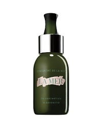 Designed for fragile, post-trauma skin on the face and body, La Mer The Concentrate complements skin's own natural healing process. Scars from surgery and burns are noticeably improved, irritation and redness are diminished. This revolutionary treatment infuses skin with an unprecedented concentration of the original Miracle Broth™ found in Crème de la Mer. Exclusive Lime Tea protects skin from a wide range of external factors and gives it the chance to repair. Special barrier repair ingredients act as lipid cellular cement to help strengthen vulnerable skin. Feelings of tight or taut skin, often associated with scars, are miraculously relieved, increasing skin's flexibility. Suppleness and smoothness are greatly restored. Designed for fragile, post-trauma skin on the face and body, La Mer The Concentrate complements skin's own natural healing process. Scars from surgery and burns are noticeably improved, irritation and redness are diminished. This revolutionary treatment infuses skin with an unprecedented concentration of the original Miracle Broth™ found in Crème de la Mer. Exclusive Lime Tea protects skin from a wide range of external factors and gives it the chance to repair. Special barrier repair ingredients act as lipid cellular cement to help strengthen vulnerable skin. Feelings of tight or taut skin, often associated with scars, are miraculously relieved, increasing skin's flexibility. Suppleness and smoothness are greatly restored.