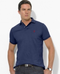 Short-sleeved polo shirt cut for a comfortable, classic fit. Short-sleeved polo shirt cut for a comfortable, classic fit.
