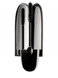 Introducing Guerlain's Noir G set, which includes the Noir G mascara plus its refill. The New Noir G is the first mascara to combine the extravagant luxury of a jewel case with an extraordinary formula that will volumize, lengthen and curl your lashes. Pull on the case and with a click, the hidden mirror is revealed. Like a magic wand, the ground-breaking Noir G goes one step further with a refillable wand applicator.